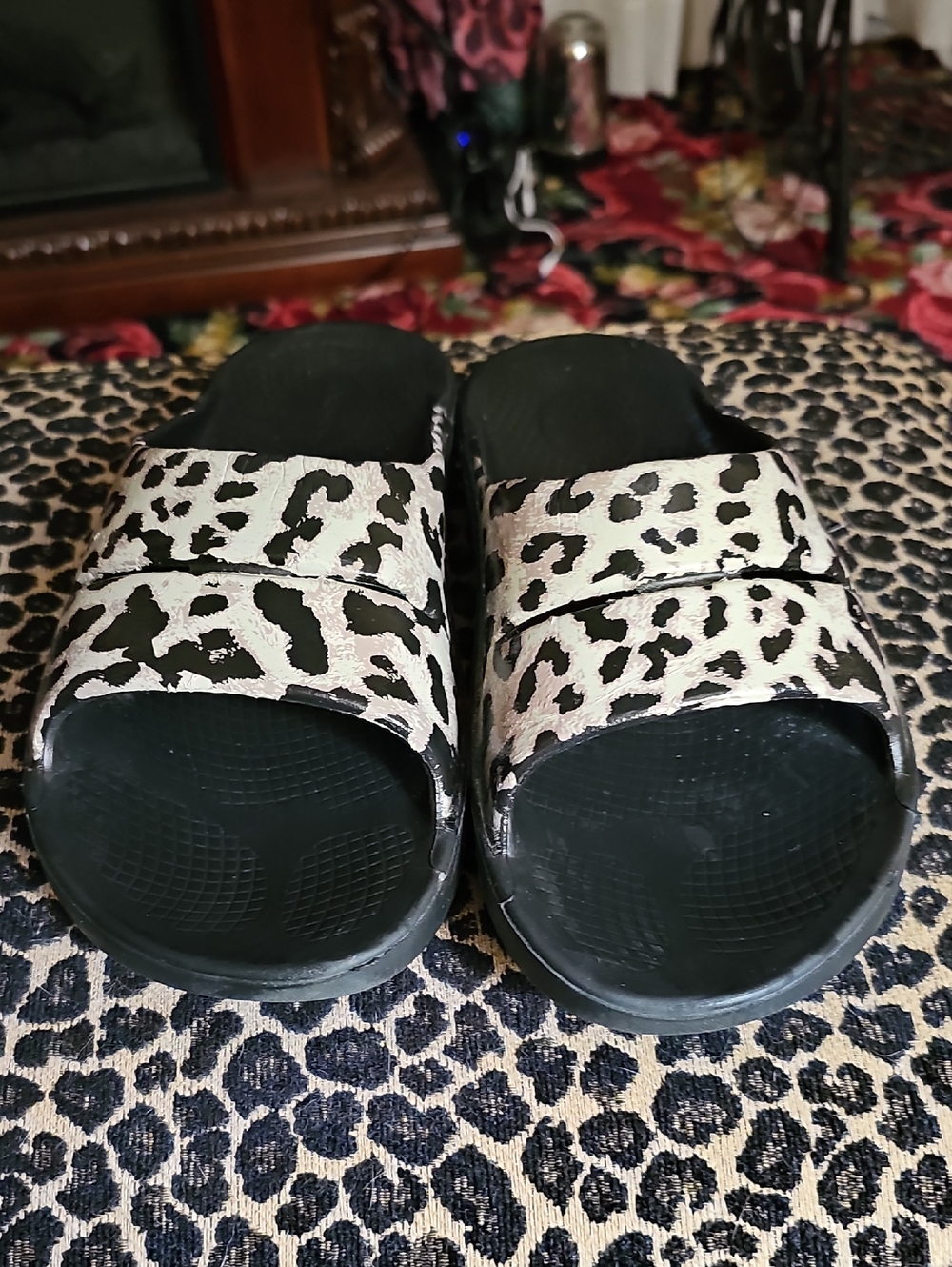 OOFOS Black Slide Sandal with Patterned Strap